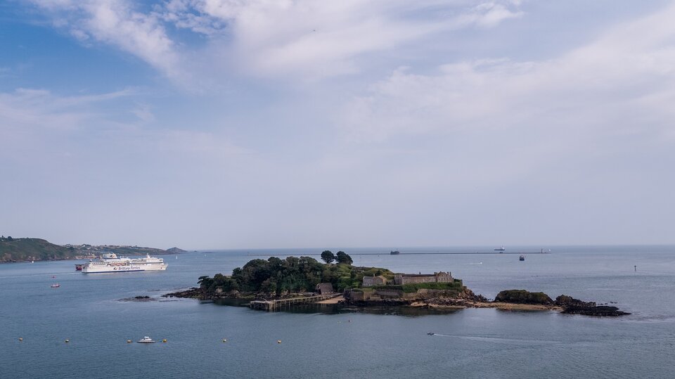 Pont-Aven passing Drake's Island near Plymouth